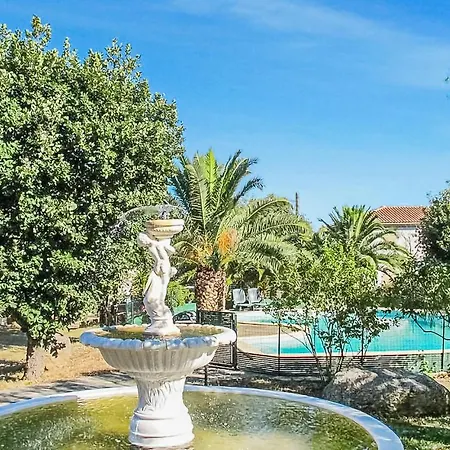 Stunning In W/ Outdoor Swimming Pool, Wifi And 2 Bedrooms Apartament *